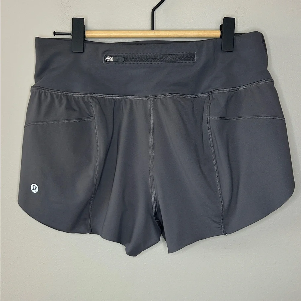 Lululemon Chase Me Short 2.5” Dark Carbon Size 4 Gray - Picture 2 of 7
